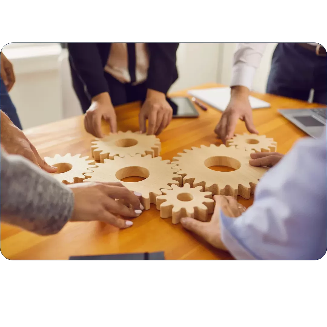 Equipe trabalhando com indicadores do ZIG Analytics