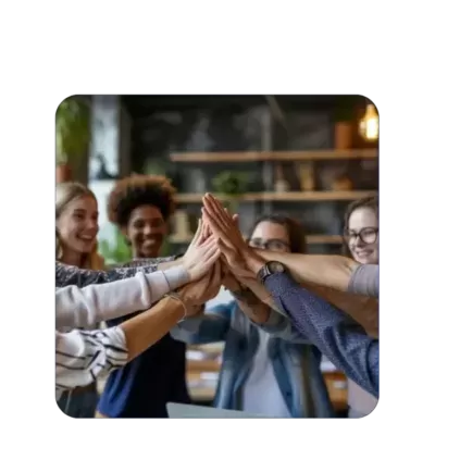 Equipe de gest&atilde;o escolar colaborando com apoio do ZIG BI